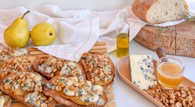 Bruschetta de gorgonzola com pera