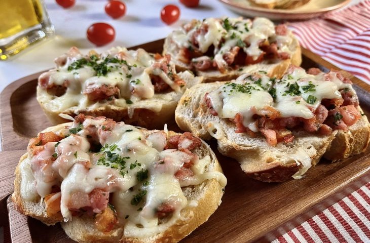 Bruschetta de linguiça