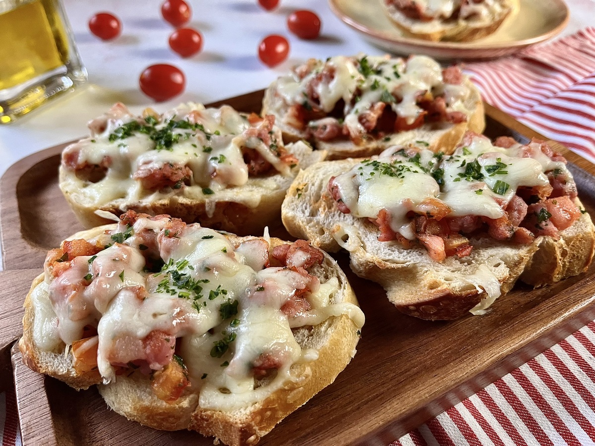 Bruschetta de linguiça