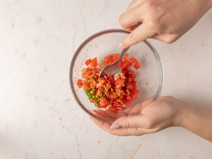 mistura de tomate para bruschetta.
