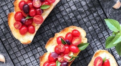 Bruschetta de tomate-cereja