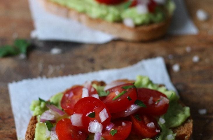 Bruschetta guacamole