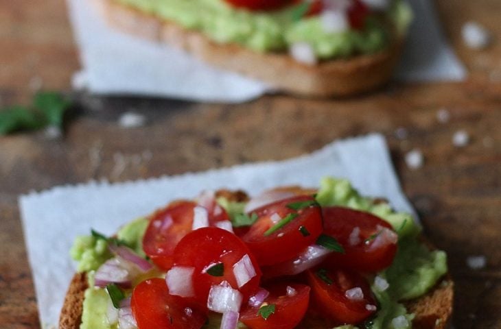 Bruschetta guacamole