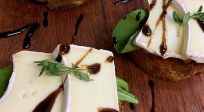 Bruschettas de queijo brie