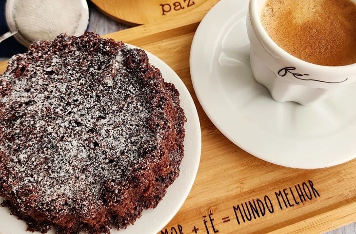 Bundt cake de chocolate e laranja