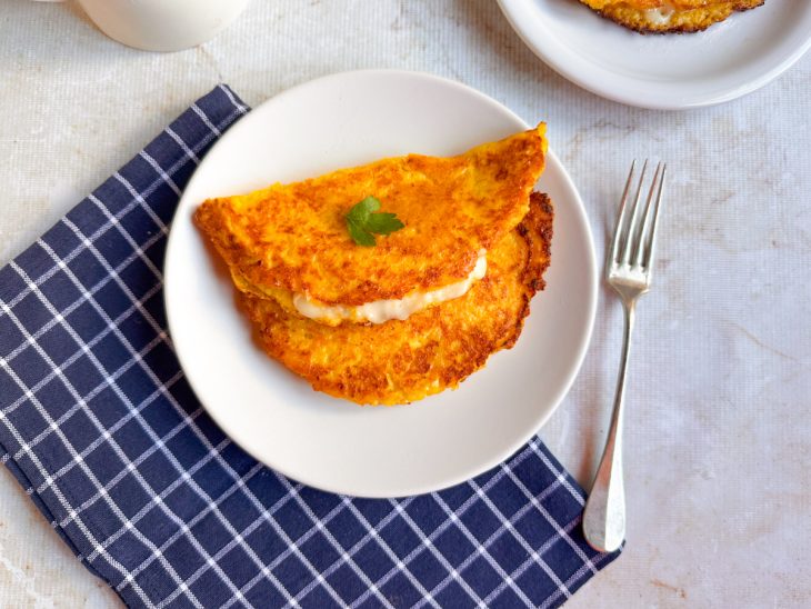 Cachapas prontas, servidas em prato.