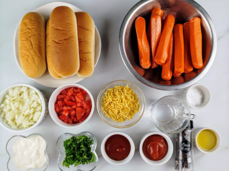 Ingredientes sobre a bancada.