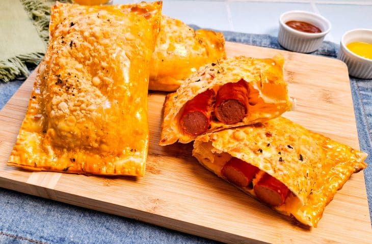 Cachorro-quente de forno com massa de pastel