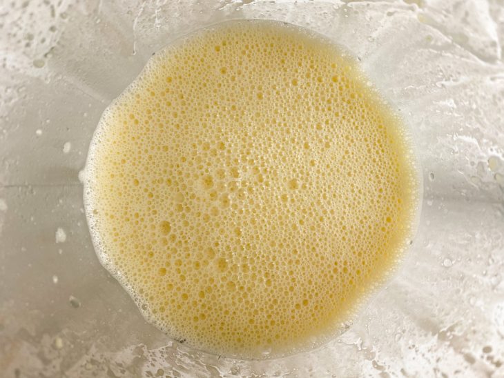 massa batida no liquidificador.