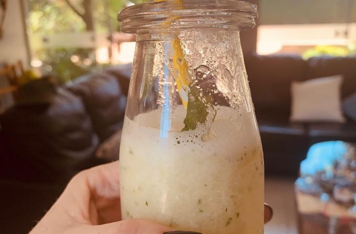 Caipirinha com tequila de abacaxi e hortelã