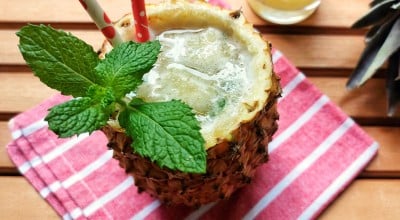 Caipirinha de abacaxi com hortelã
