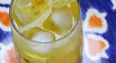 Caipirinha de carambola e maracujá