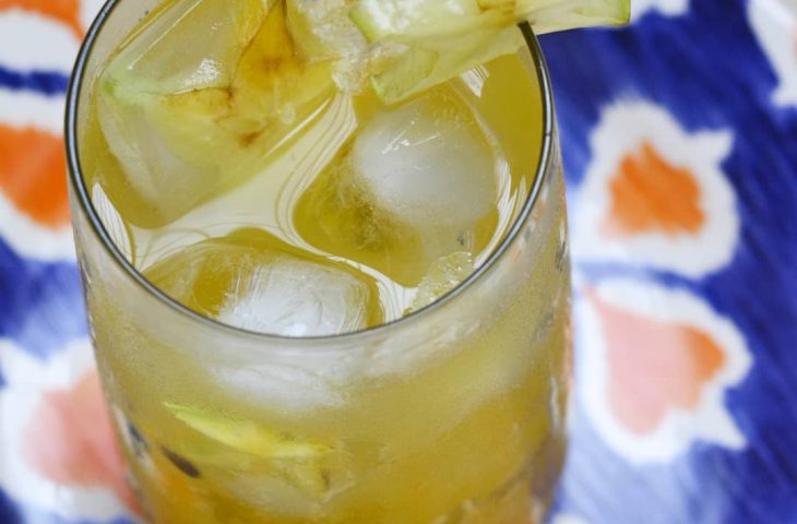 Caipirinha de carambola e maracujá