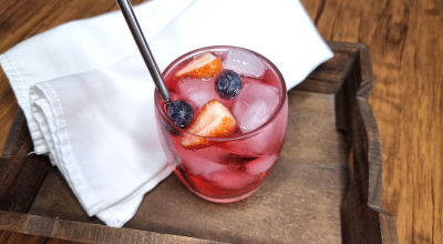 Caipirinha de frutas vermelhas