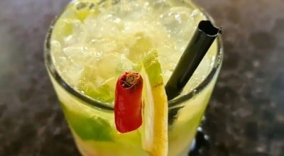 Caipirinha de limão e pimenta