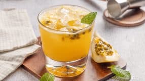 Caipirinha de maracujá