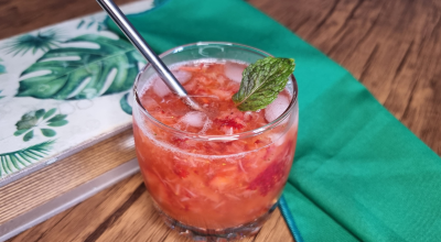 Caipirinha de morango simples