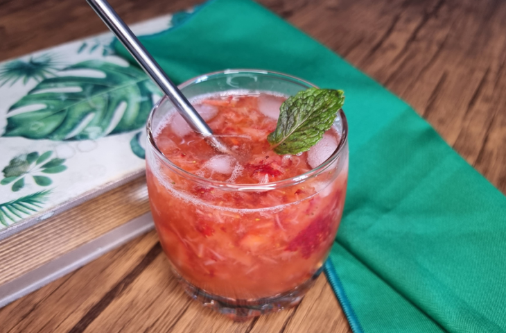 Caipirinha de morango simples
