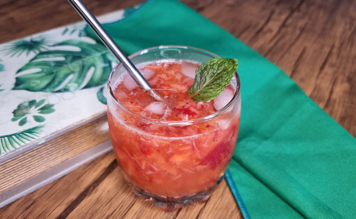Caipirinha de morango simples
