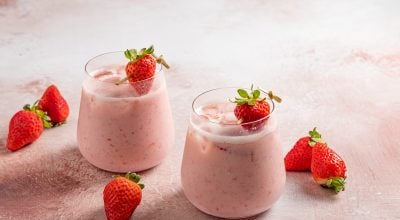 Caipiroska de morango com leite condensado