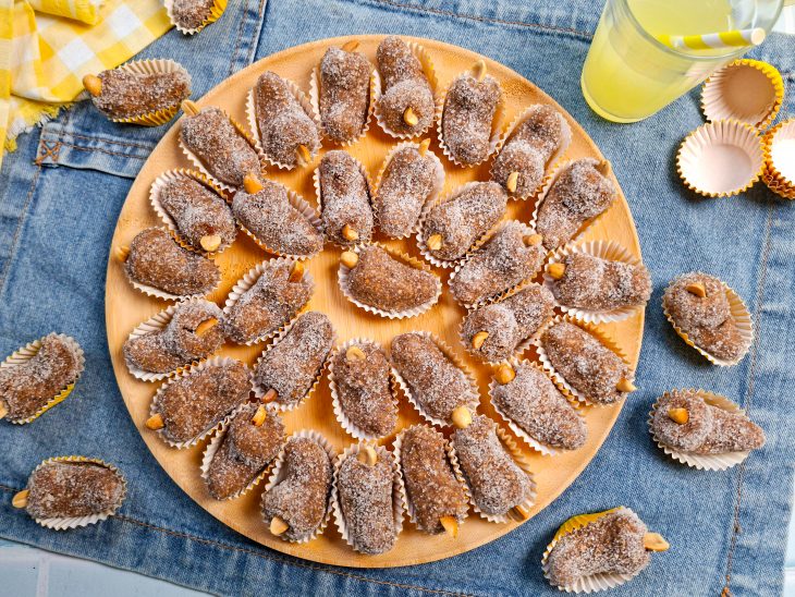 Docinhos prontos, servidos em bandeja.