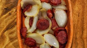 Calabresa acebolada