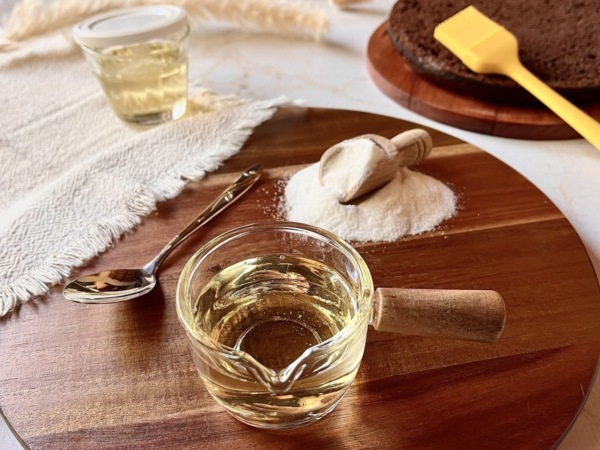 Calda de açúcar para bolo