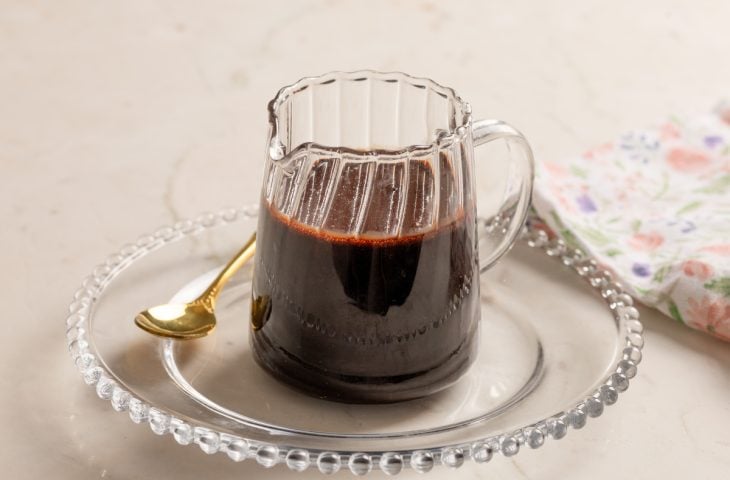 Calda de chocolate para bolo