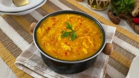Caldo de abóbora com frango