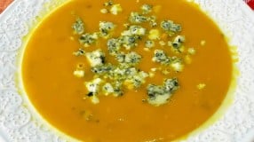 Caldo de abóbora com gorgonzola
