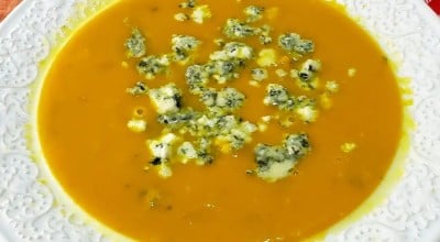 Caldo de abóbora com gorgonzola