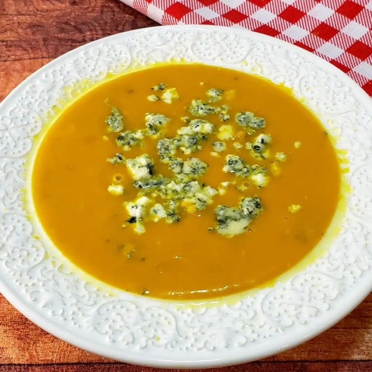 Caldo de abóbora com gorgonzola