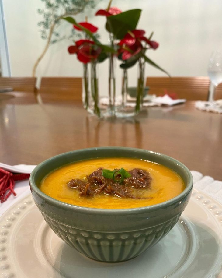 Caldo de abóbora com ragu de costela