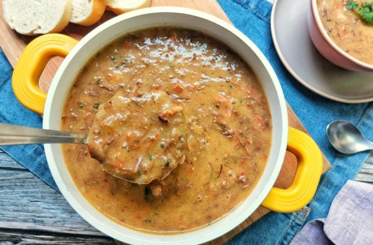 Caldo de aipim com calabresa