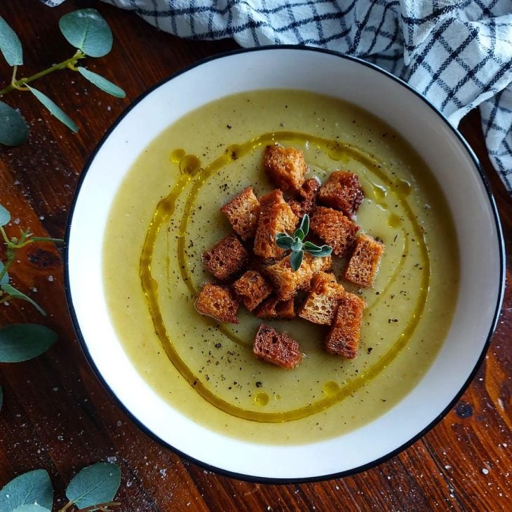 Caldo de alho-poró