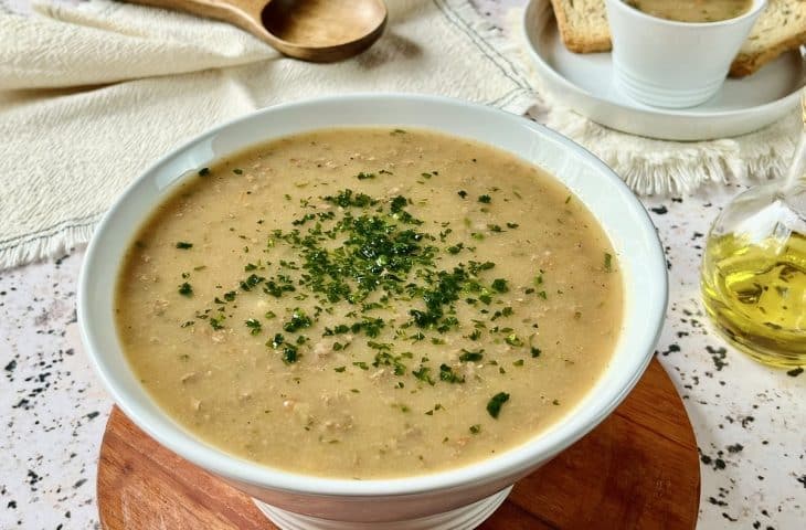 Caldo de carne moída com batatas