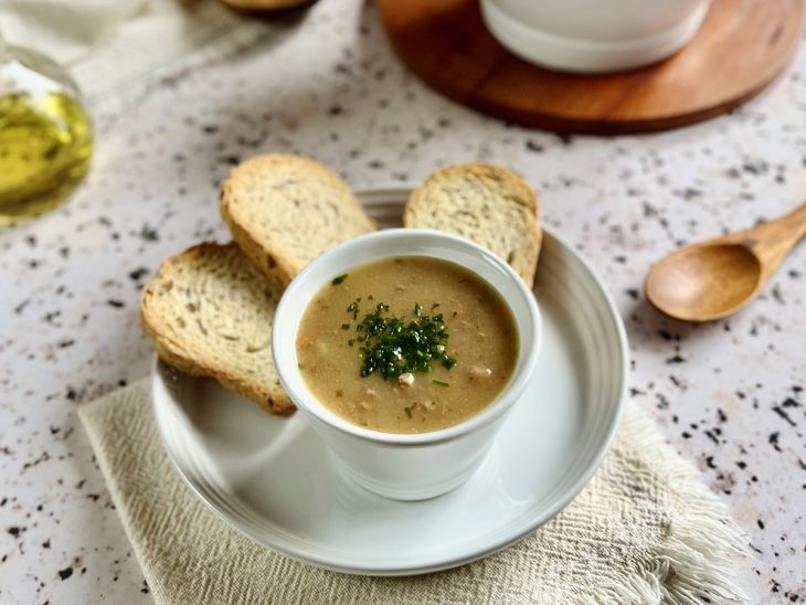 caldo de carne moída com batatas finalizado.