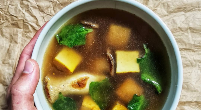 Caldo de cogumelos com tofu