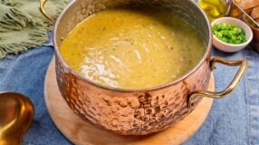 Caldo de ervilha com calabresa