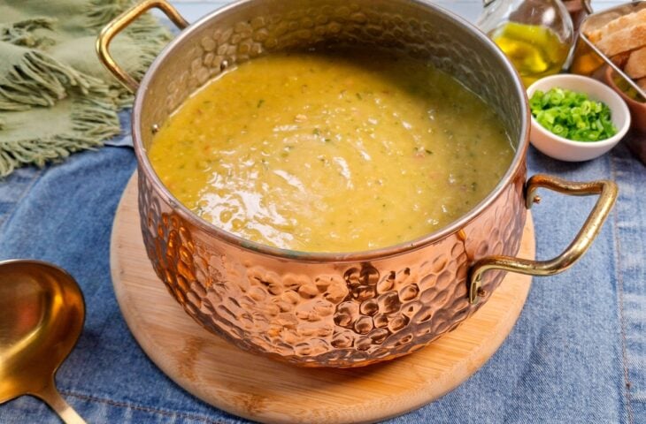 Caldo de ervilha com calabresa