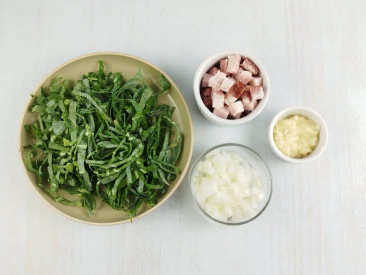 Ingredientes cortados e reservados.