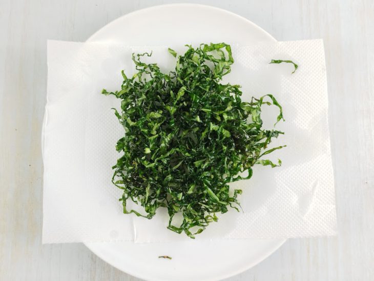 Num prato, a couve já frita.