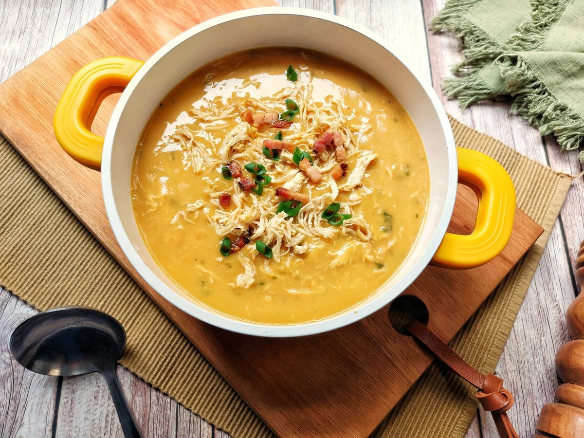 Caldo de frango com batatas