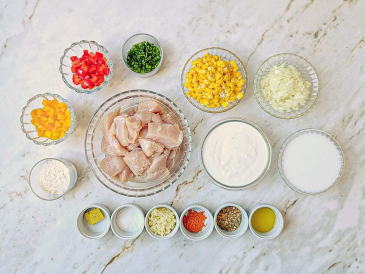 Ingredientes reunidos na bancada.