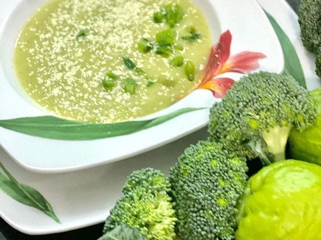 Caldo de legumes verdes