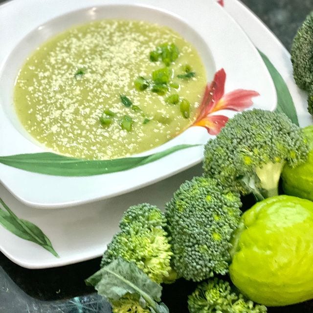 Caldo de legumes verdes