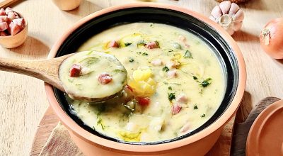 Caldo de mandioca com bacon e calabresa