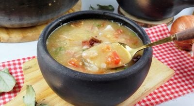 Caldo de mandioca com calabresa