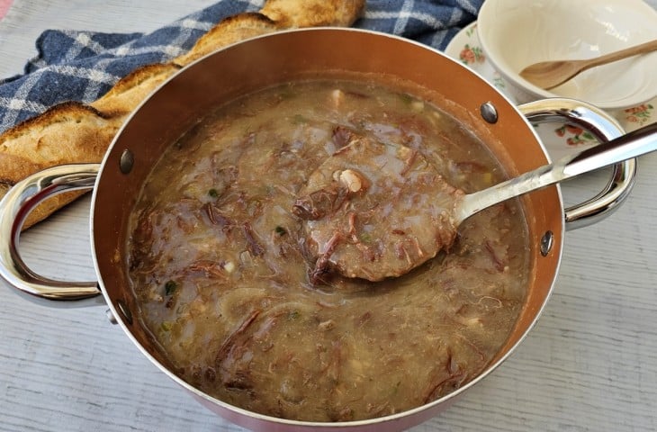 Caldo de mandioca com carne-seca