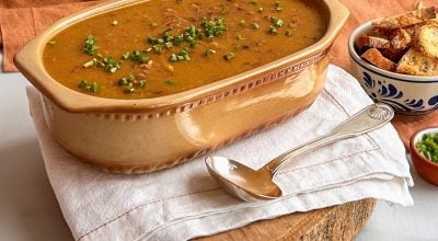 Caldo de mandioca com costela desfiada